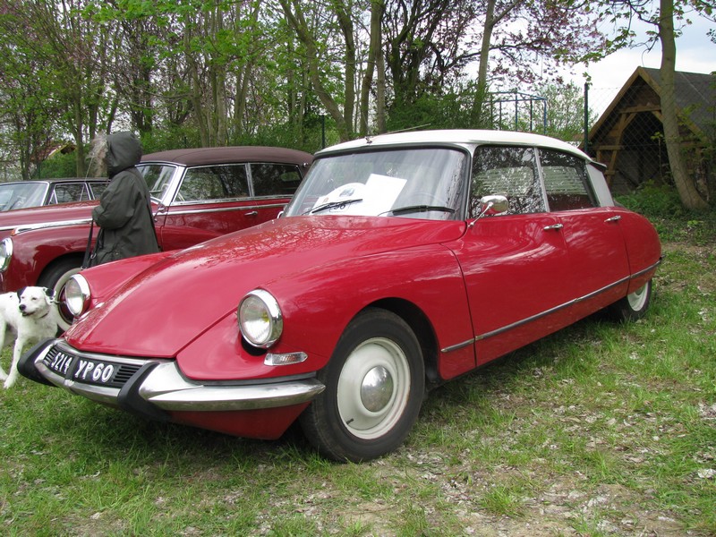 Als Gastfahrzeug bei der Oldtimer-Rally in Wohlenberg befand sich auch eine Limousine Citroen DS aus Frankreich, 01.05.2010