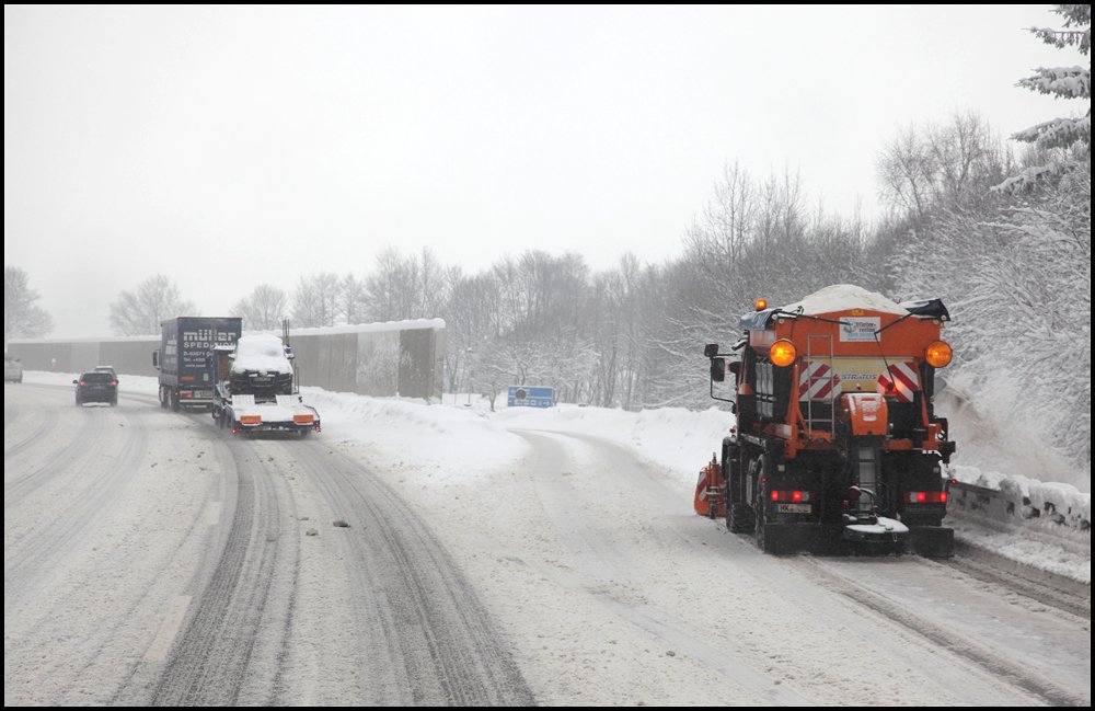 Am Morgen des 01.02.2010 ist die Schneefrse auf der A45 wieder im Einsatz.


