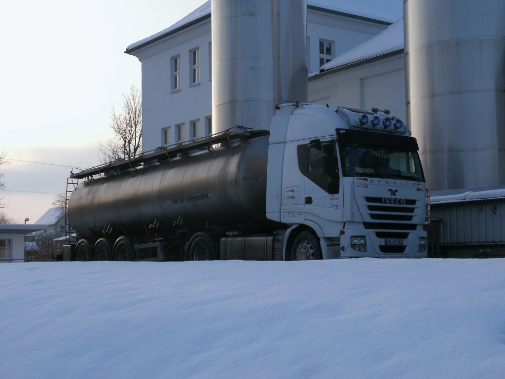 Am Morgen,vom 05.Februar 2012,stand Dieser IVECO-Milchlaster bei der Molkerei in Bergen/Rgen.