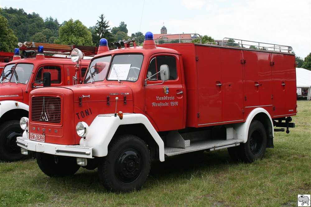 Am Wochenende des 16/17. Juni 2012 feierte die Freiwillige Feuerwehr Kronach ihr 150 jhriges Bestehen. Zu diesem Anlass veranstaltete die Feuerwehr eine Ausstellung mit alten Feuerwehr Fahrzeugen. Das Bild zeigt ein SW 2000 von Magirus Deutz der FF Neustadt / Waldnaab von 1969.