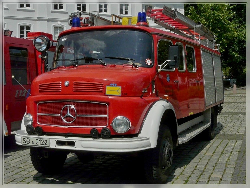 Anlsslich einer Hochzeit Stand dieses Feuerwehrfahrzeug auf dem Ludwigsplatz in Saarbrcken.  28.05.2011 