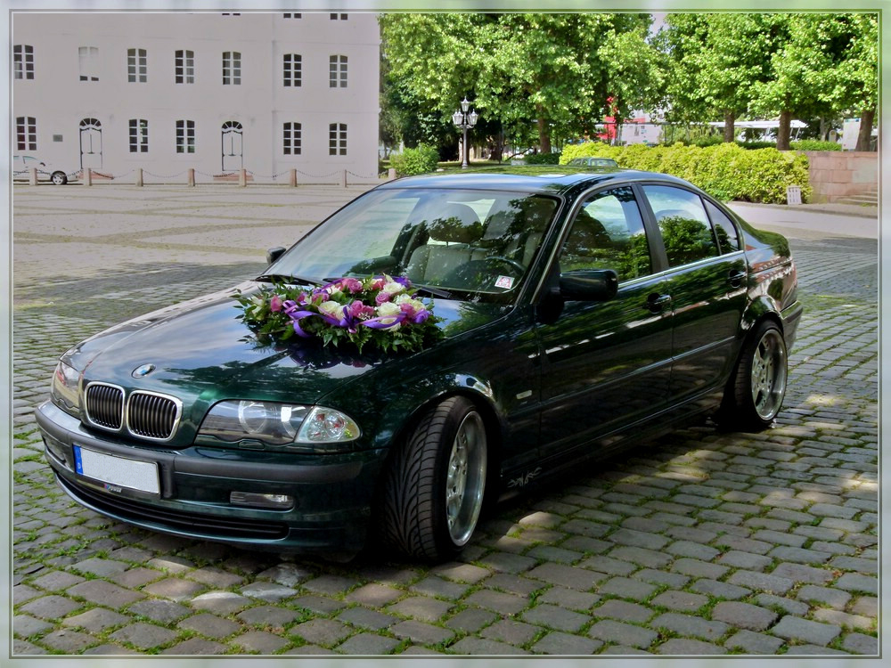 Anlsslich einer Hochzeit herausgeputzter 3er BMW aufgenommen am 28.05.2011