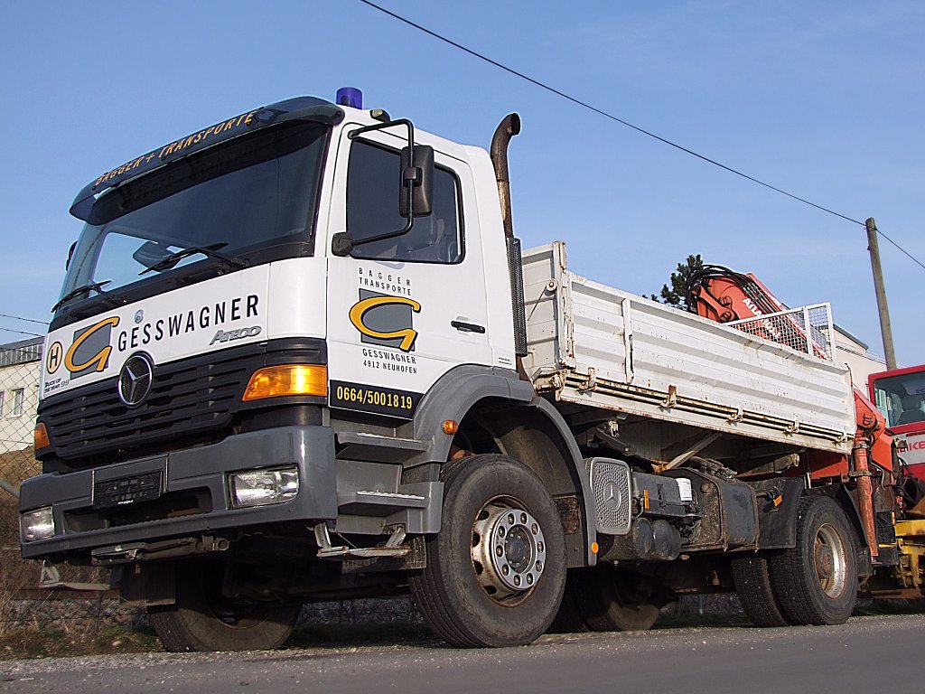 ATEGO-Kipper mit angebautem hydr. Kran;110123
