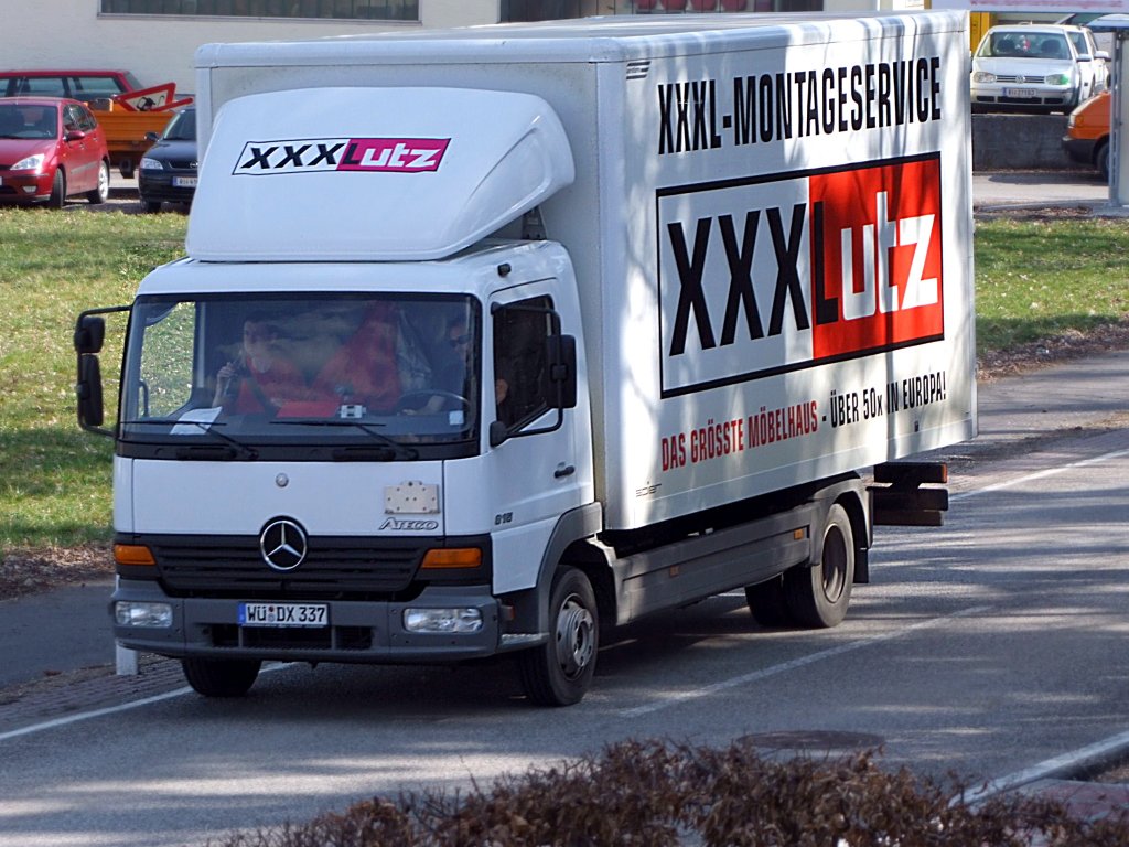 ATEGO818, XXXLUTZ Montageservice mit Deutschem Kennzeichen tourt durch den Bezirk Ried i.I.;100323