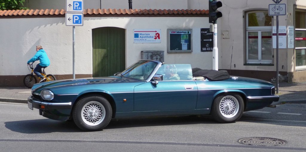 Auch ein Jaguar XJS, Nachfolger des E-Types, startete bei der Oldtimer-Rallye in Hüls.