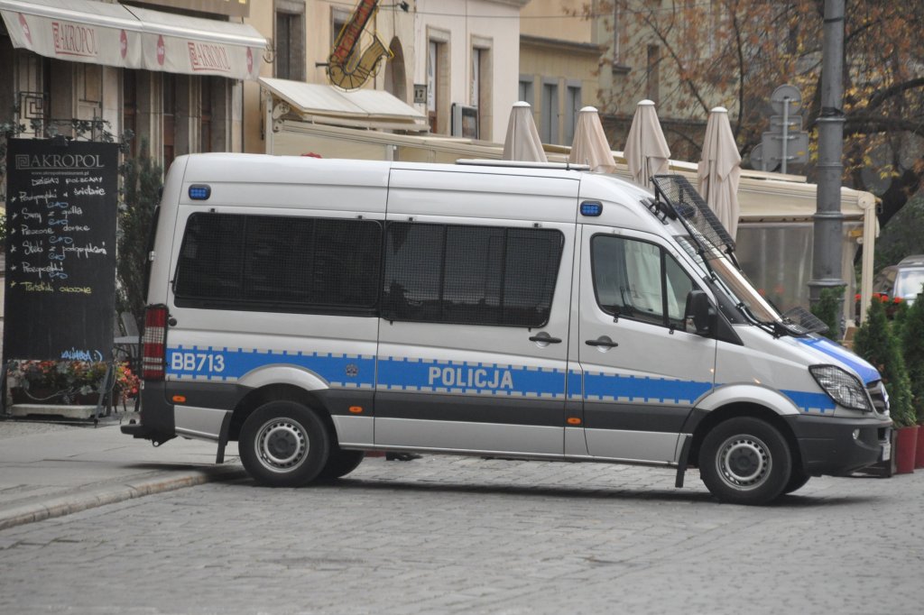 auch in Polen sind Fahrzeuge von Mercedes-Benz bei der Polizei beliebt (Wrocław/Polen, 08.10.2012)