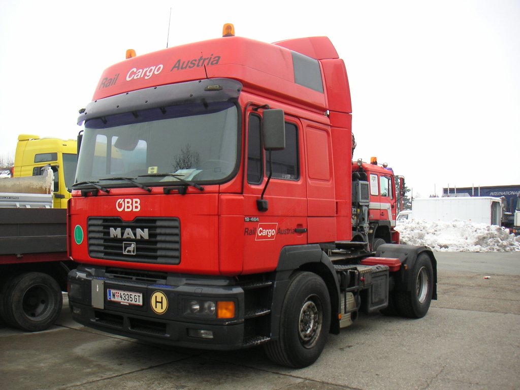 Auch schon eher selten:MAN F2000 19.464 Zugmaschine mit Hochdach und Aeropaket.