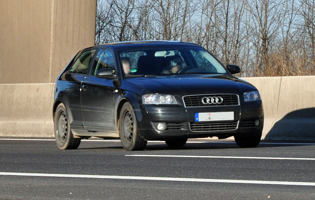 Audi A3 auf der A61 bei Miel - 07.02.2011