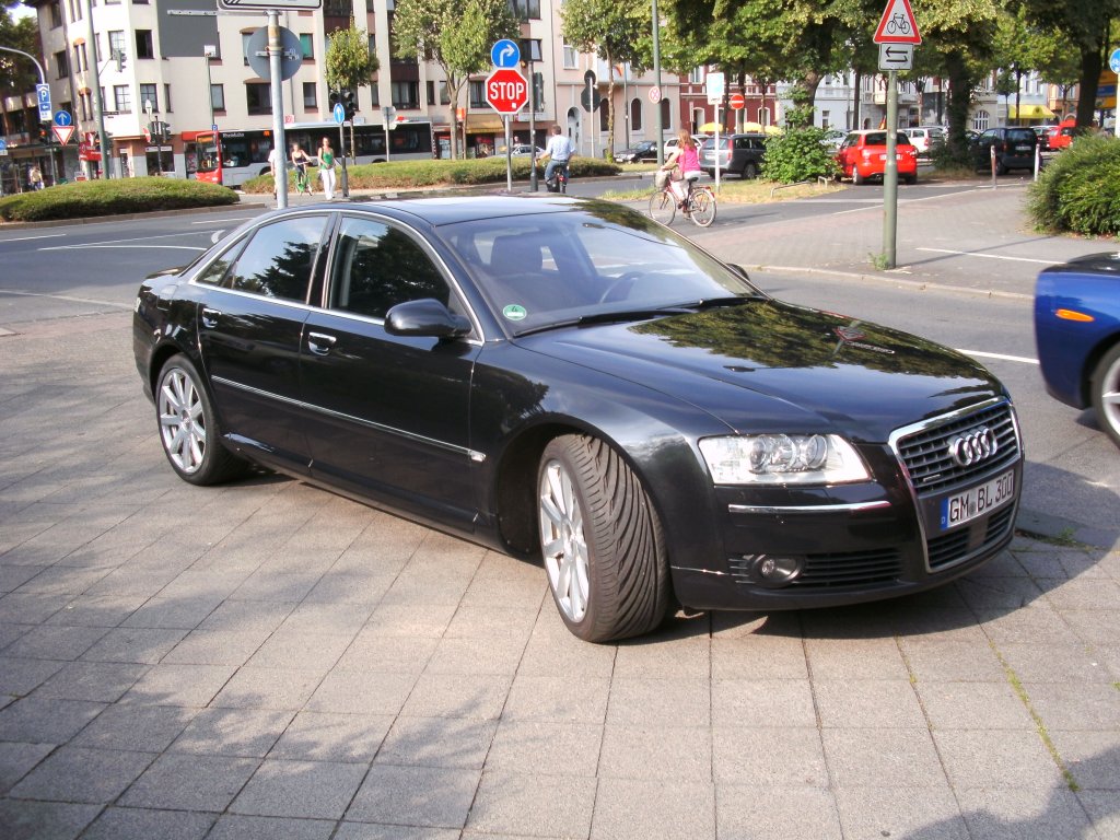 Audi A8 D3 Facelift. Düsseldorf-Benrath Nordrhein-Westfalen. Am 01.07.2010.