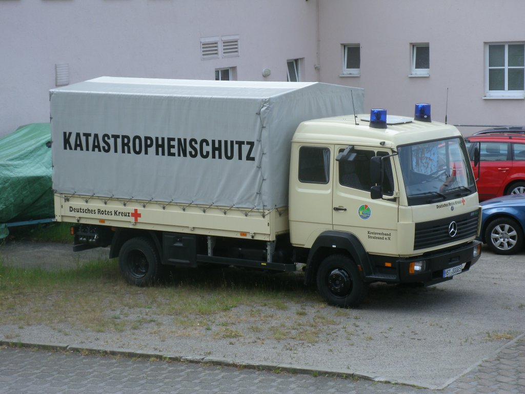 Auf dem Hof von der ehmaligen Rettungswache stand am 13.Juni 2012 Dieser Mercedes vom Stralsunder Katastrophenschutz.
