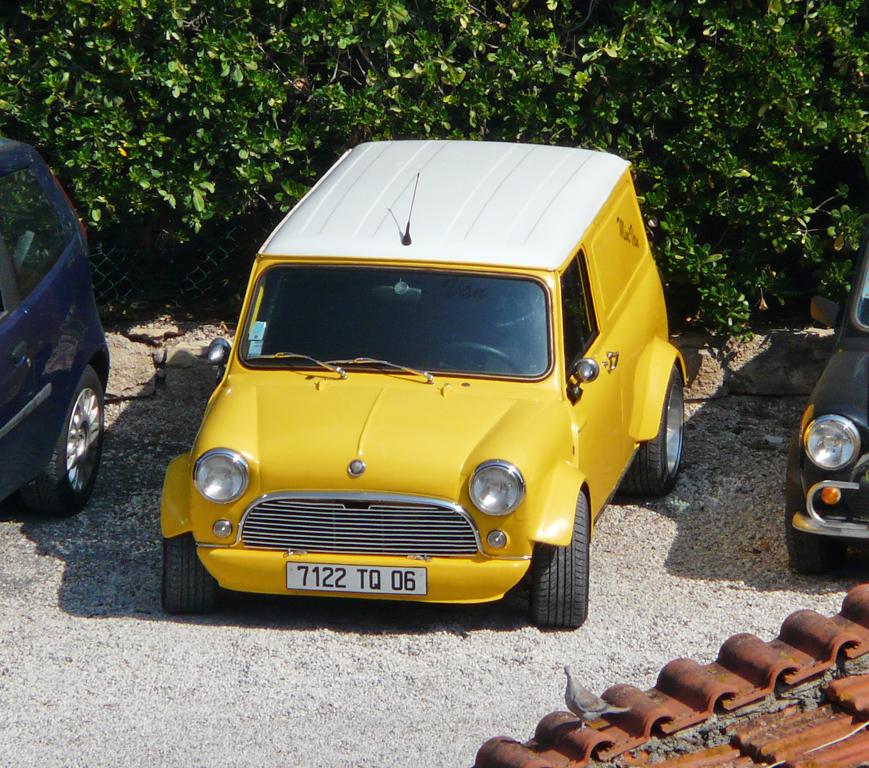 Austin Mini Van abgestellt in Antibes (Frankreich), 11.09.2012.