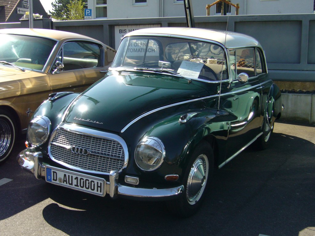 Auto Union  1000 Coupe. Baujahr 1958-1963 auf dem Besucherparkplatz des Düsseldorfer Meilenwerkes.