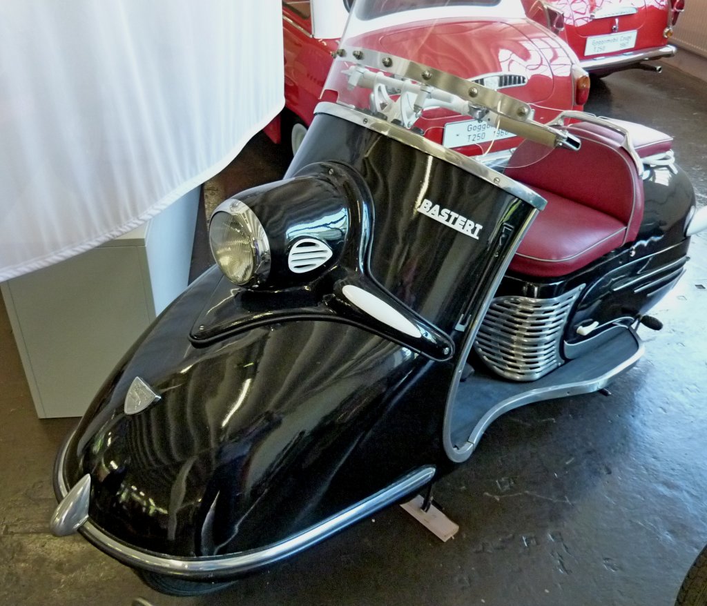 Bastert, die Bielefelder Firma baute von 1949-55 Mopeds, Leichtkraftrder und diesen Luxus-Motorroller mit 2-Takt-ILO-Motoren von 175ccm und 197ccm, Automuseum Schramberg, Mai 2012
