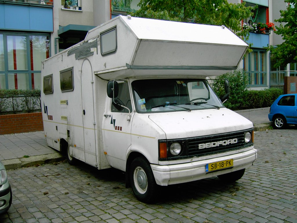 Bedford CF Camper, gesehen in Berlin, 06/2006.