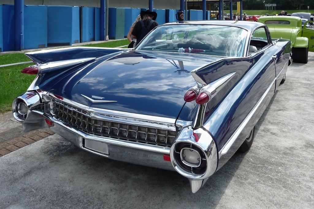 Beeindruckend am Cadillac 6200 von 1959 sind die Doppel-Rckleuchten im Raketen-Stil auf den riesigen Heckflossen.