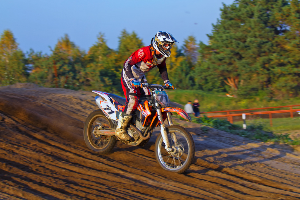 Bei idealen Bedingungen am Wochenende testeten viele Fahrer ihre Crossmaschinen auf der Motocross Strecke Ueckermnde. - 20.10.2012