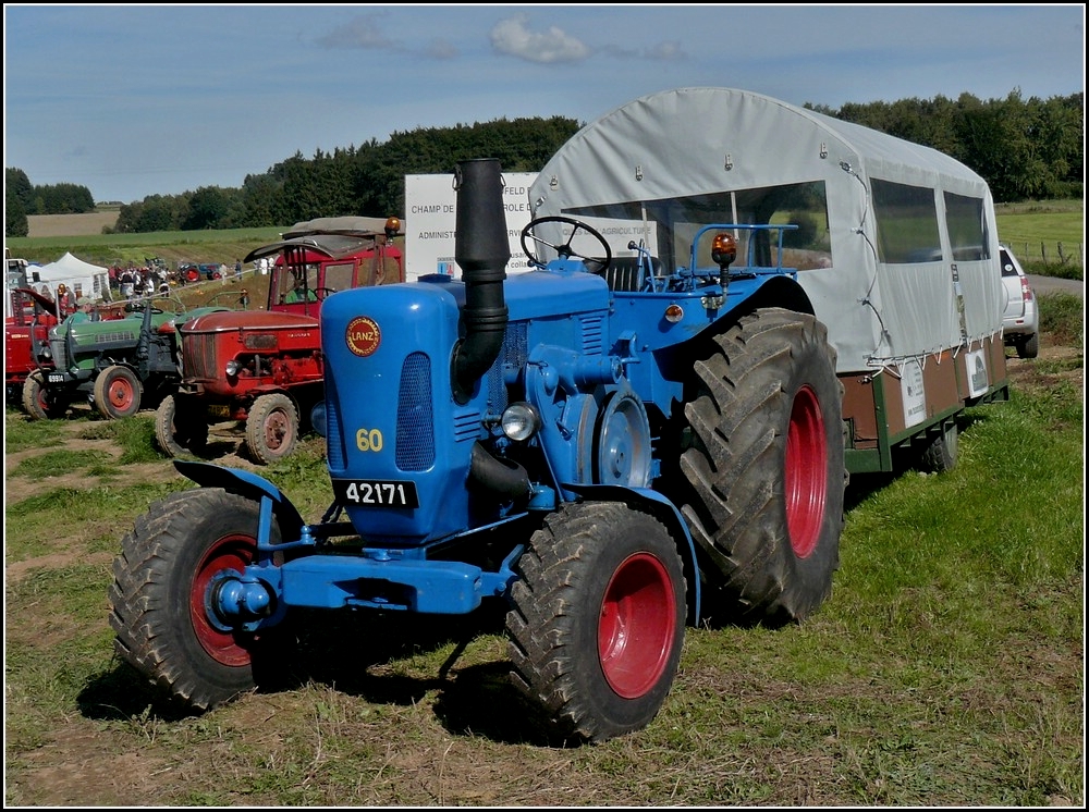Beim  GROMPEREFEST  in Binsfeld (L), steht dieser Lanz Bulldog mit Aussichtswagen bereit, um mit den Besuchern eine kleine Rundfahrt durch das nahegelegene Dorf zu fahren. 05.09.2010