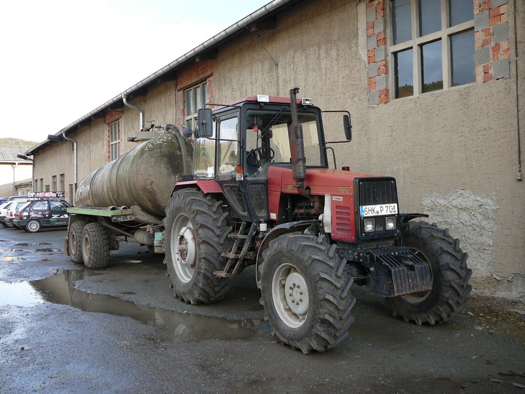 Belarus 1221 der Agrar-Genossenschaft Schps am 05.11.2009