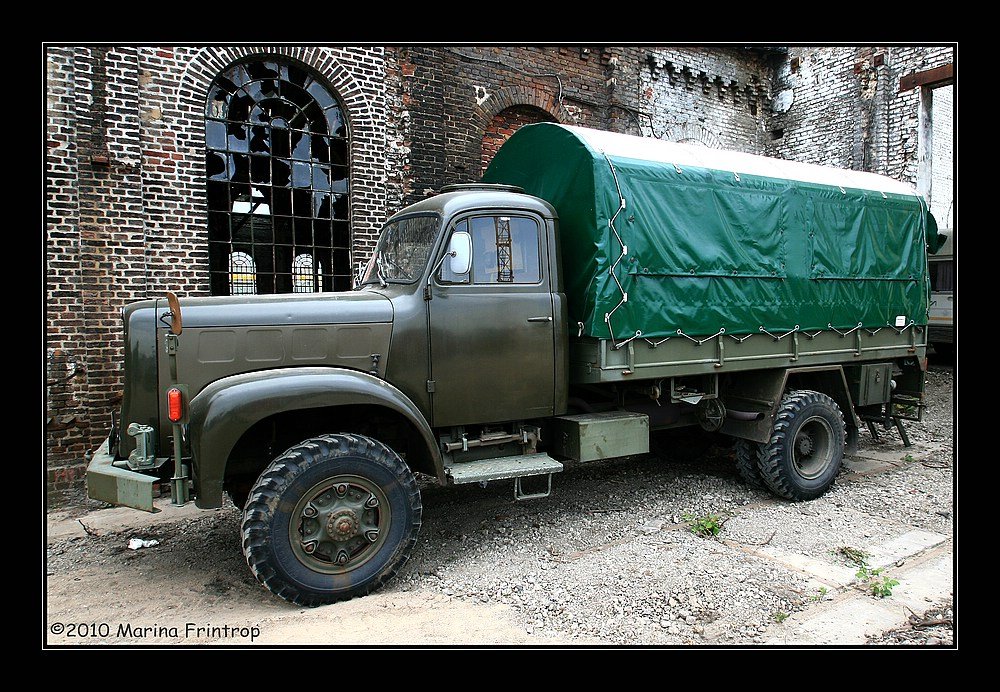 Berna 2VM, Baujahr 1966, 136 PS, 8100 ccm, Allrad - Fotografiert beim Oldtimer-Treffen an der Alten Dreherei in Mlheim an der Ruhr am 06.06.2009