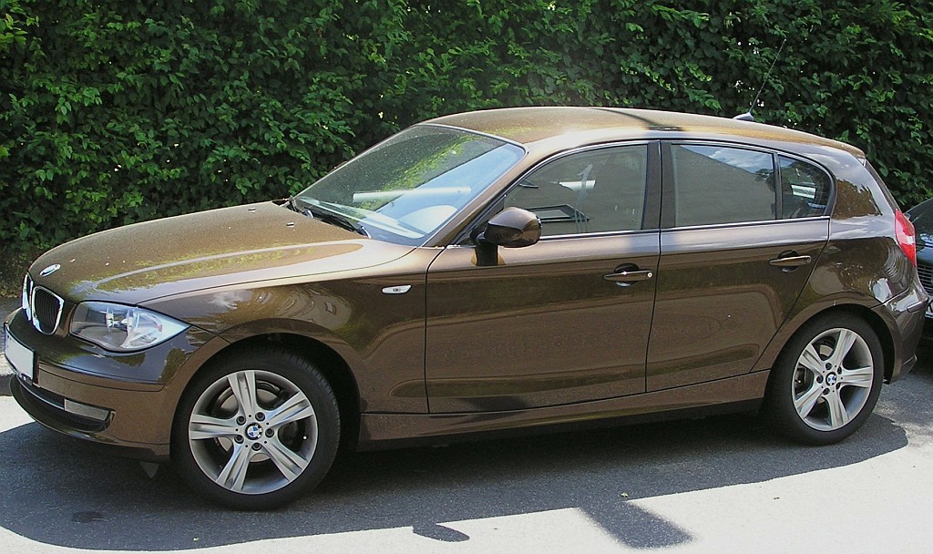 BMW 1er in schner brauen Farbe. Foto: juli 2010
