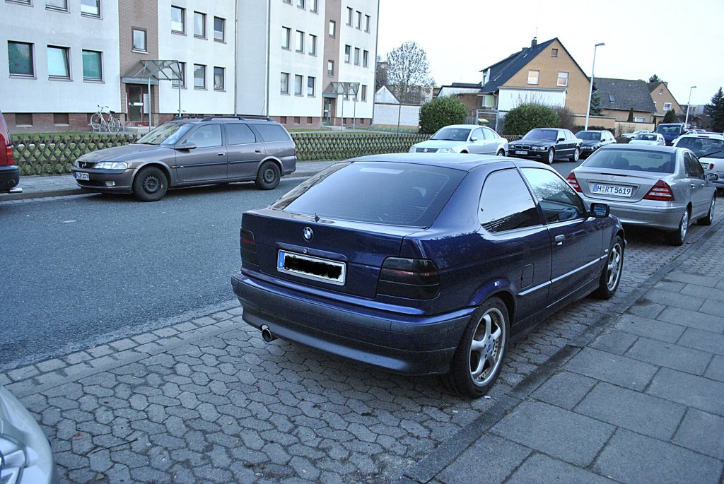 BMW 3 er Compakt (mit schwarzen Heckleuchten),am, 16.01.2011 in Lehrte.