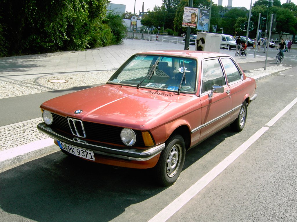 BMW 318 E21, gesehen in Berlin, 06/2006.
