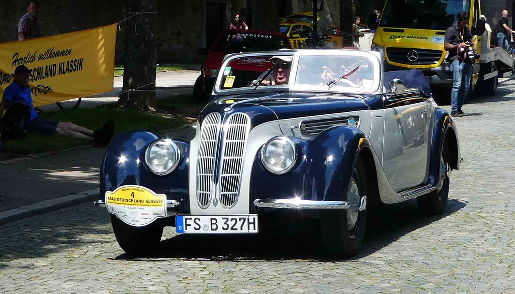 =BMW 327 / 28 Sport-Kabriolett, 80 PS, 1971 ccm, Bj. 1939, steht anl. der ADAC Deutschland Klassik 2017 in Fulda, Juli 2017