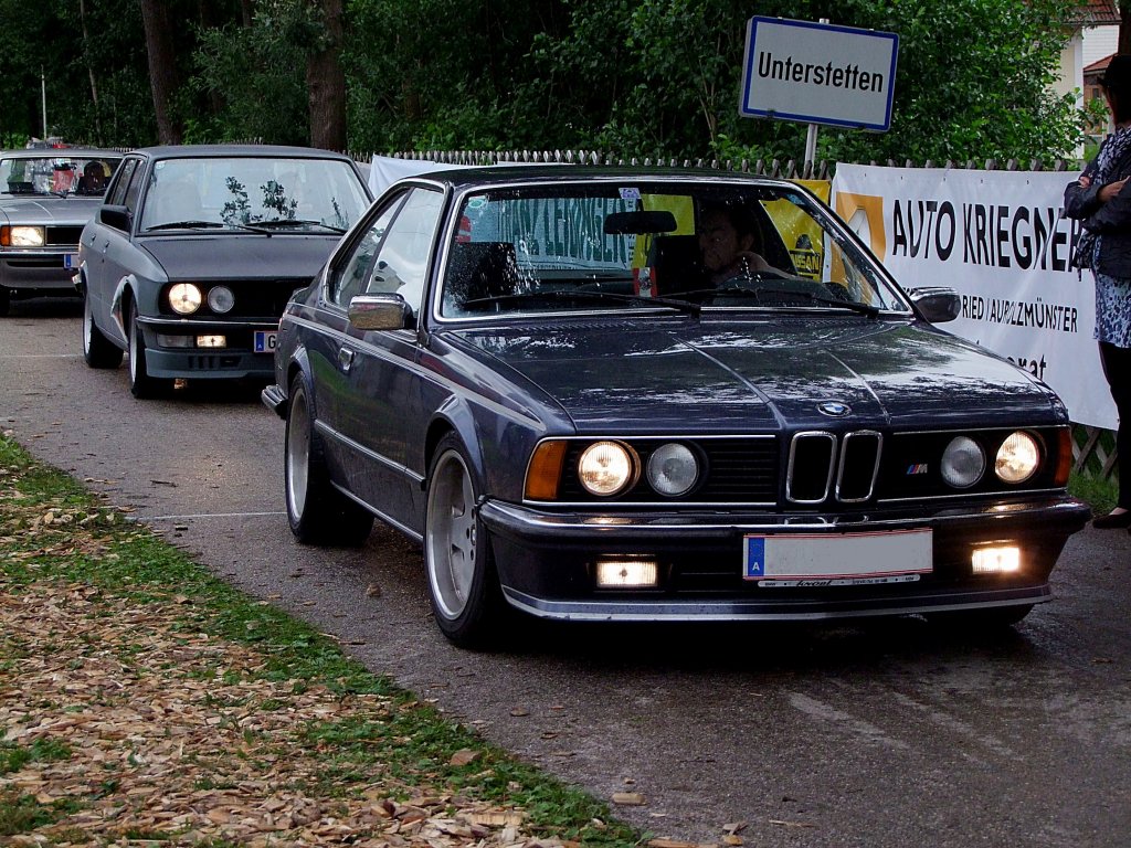 BMW-635CSi erreicht Unterstetten, den Austragungsort der Wadholz-Classic2012; 120715