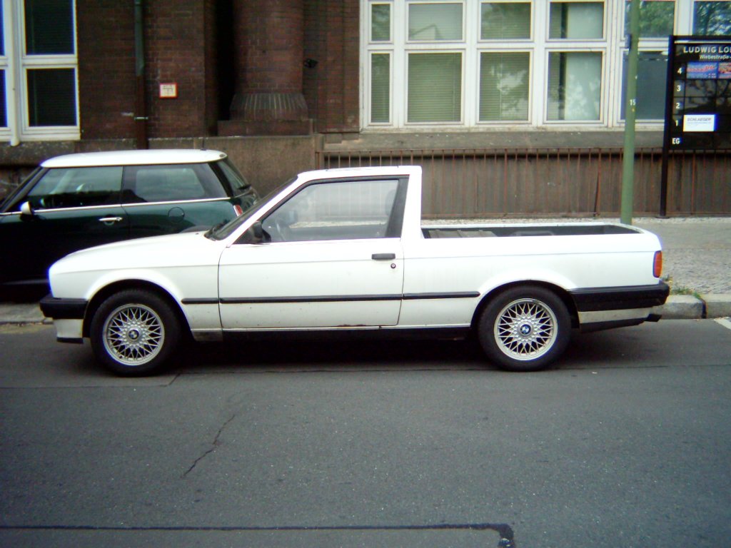 BMW E30 320i Pick-Up, leider nie serienmig gebaut worden, gesehen 07/2006 in Berlin. 