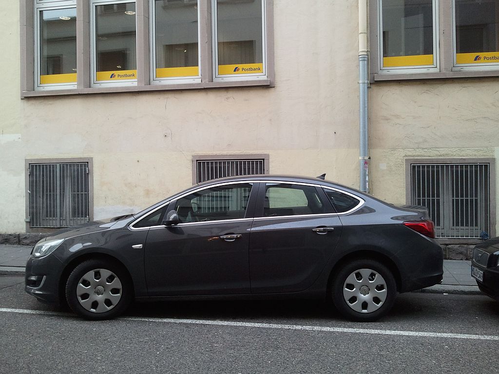Brand neuer Opel Astra Sedan. (12.19.2012)