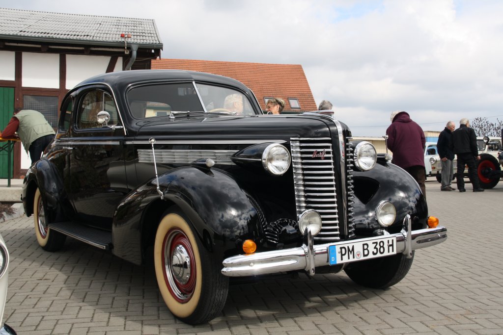 Buick 40 Super Business Coupe`Bj. 1938 zu Gast bei der saisonerffnung im N-Ostalgiemuseum Motzow am 13.04.2013.