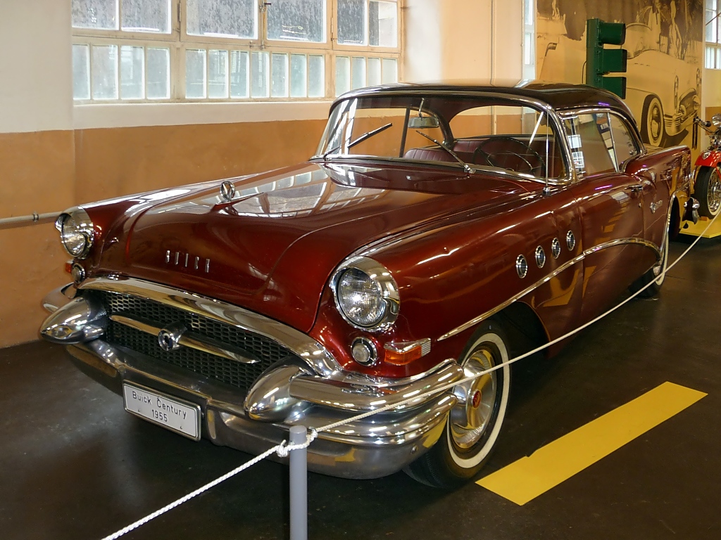 Buick Century, Auto & Uhrenwelt Schramberg, 6.3.11
Baujahr 1955
197 PS aus 5276 ccm V8
160 km/h schnell