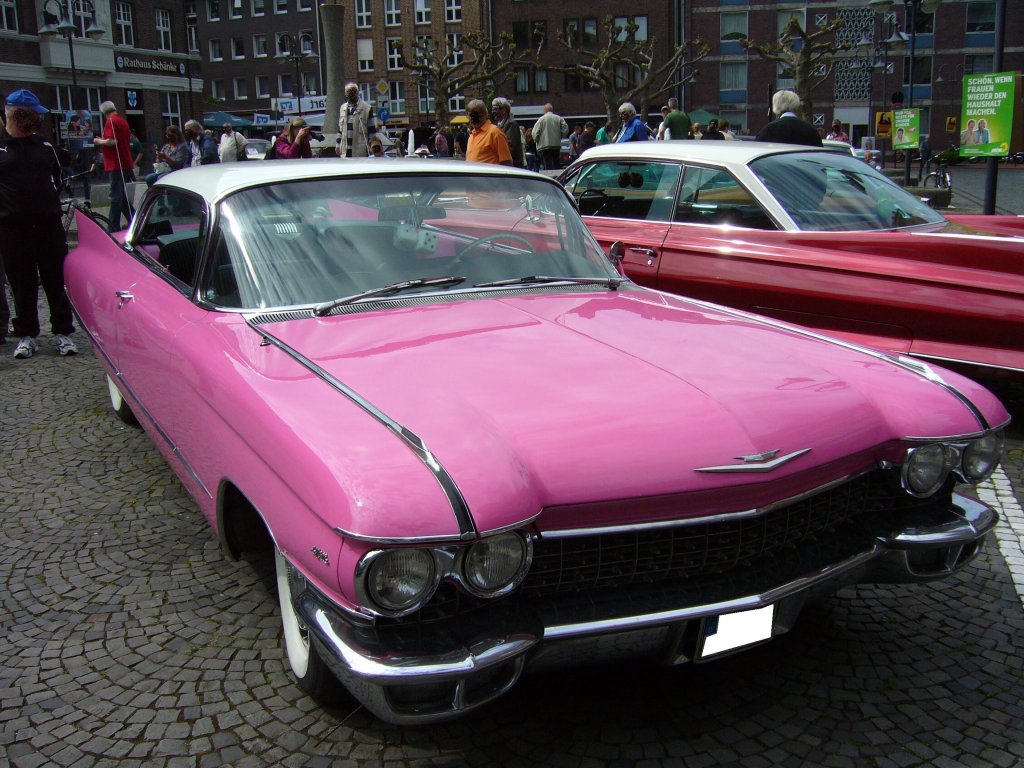 Cadillac Series 62 2-door Hardtop Coupe des Jahrganges 1960. Das Coupe war ab US$ 4.892 zu haben und verkaufte sich 19.978 mal im Jahr 1960. US-Car-Treffen am 20.05.2012 in Bottrop.