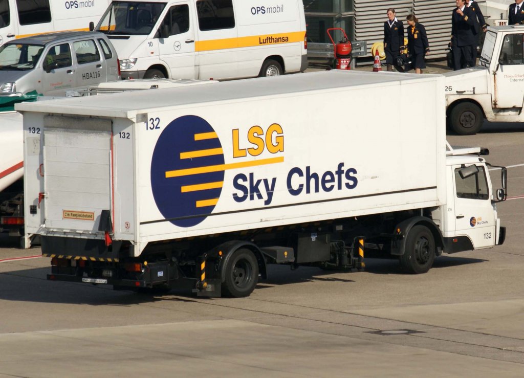 Cateringfahrzeug  132  ~ LSG - Sky Chefs, EDDL-DUS, Dsseldorf, 26.09.2008, Germany 

