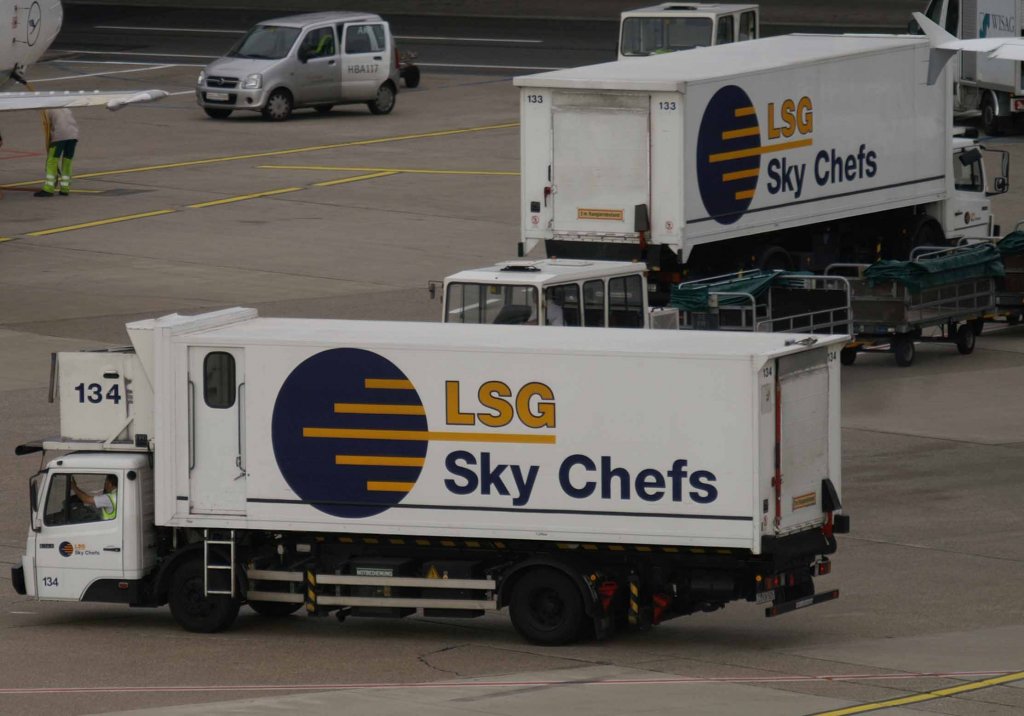 Cateringfahrzeug  134 & 133  ~ LSG - Sky Chefs, EDDL-DUS, Dsseldorf, 26.09.2008, Germany 

