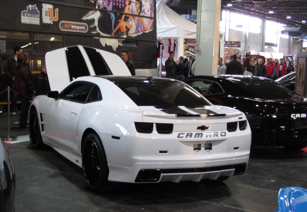 Chevrolet Camaro wurde auf dem Carstyling Tuning Show 2012 ausgestellt.