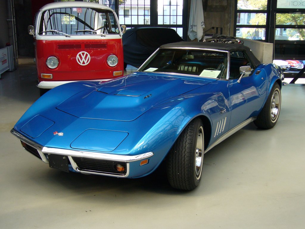 Chevrolet Corvette C3 Stingray Roadster von 1969. Classic Remise Dsseldorf am 01.10.2011.