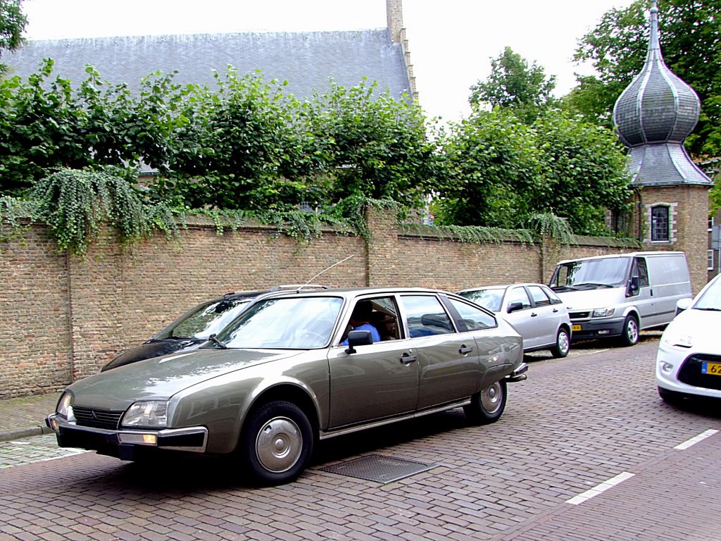 Citron-CX ist in Middelburg auf Parkplatzsuche;110829