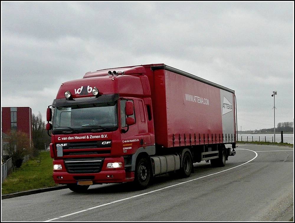 DAF CF Sattelzug aufgenommen in der Nhe von Dordrecht am 10.03.2011.