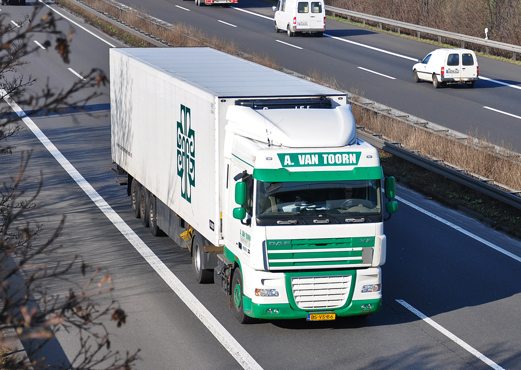 DAF FT XF 105  A. van Toorn  auf der A61 bei Rheinbach - 17.02.2011