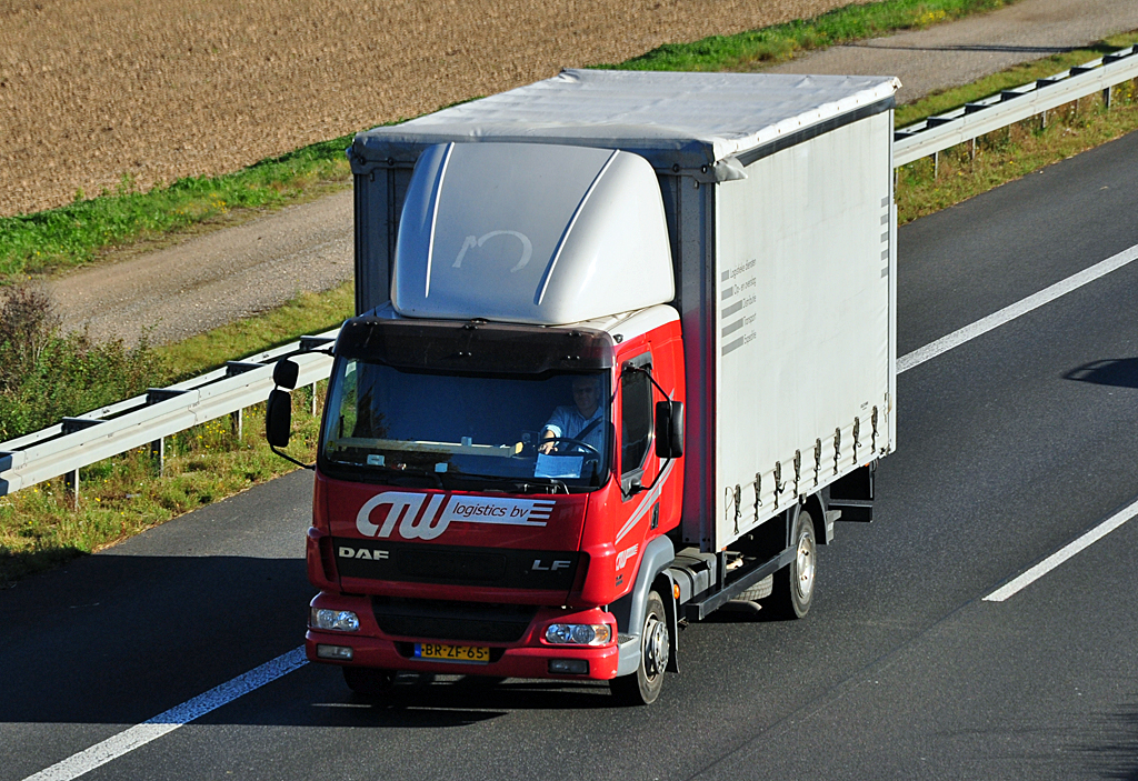 DAF LF  CTW Logistics bv  aus den Niederlanden auf der A61 bei Miel - 30.09.2011