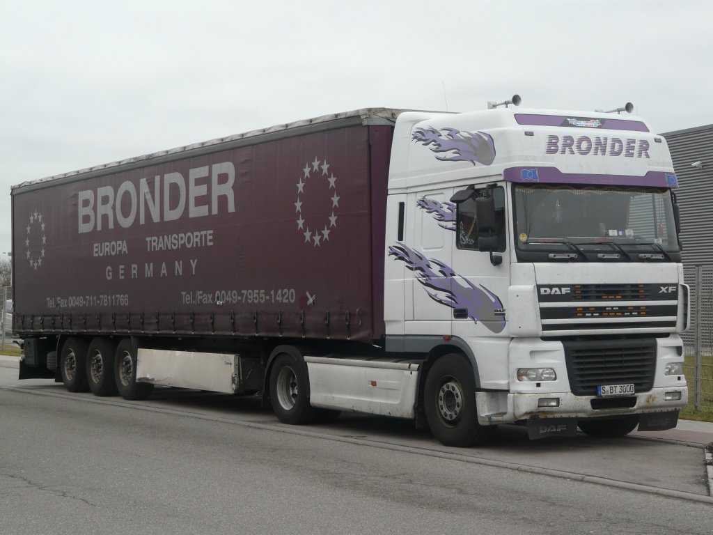 DAF XF von  Bronder  abgestellt in einem Industriegebiet in Crailsheim. 26.12.2011