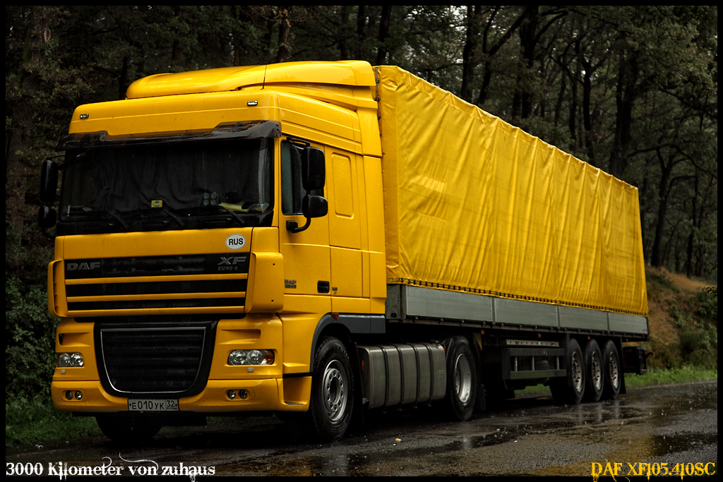 DAF XF105.410SC  SpaceCab  aus Russland wartet im Sauerland auf die Weiterfahrt.
Auffllig ist das Unternehmen aus Osteuropa nicht so hufig Megatrailer etc. verwenden...