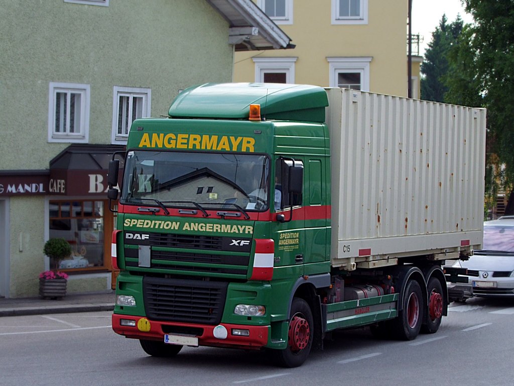 DAF XF95.430 transportiert einen Wechselaufbaucontainer;100607