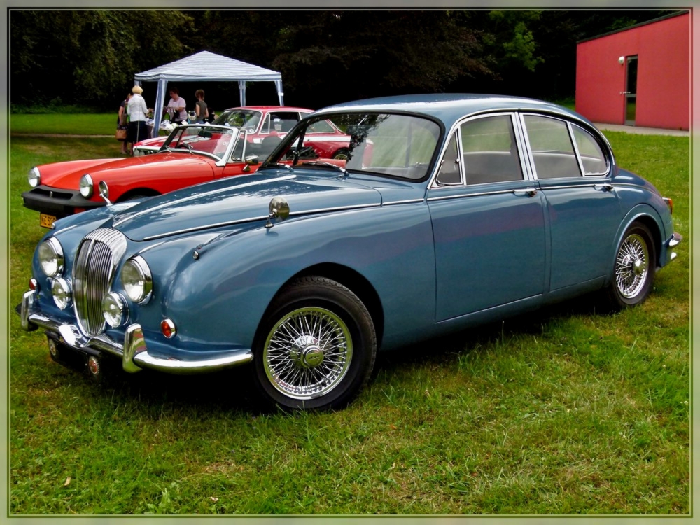 Daimler V8 war auch am 10.07.2011 nach Colpach zum  Schlassfest  gekommen.