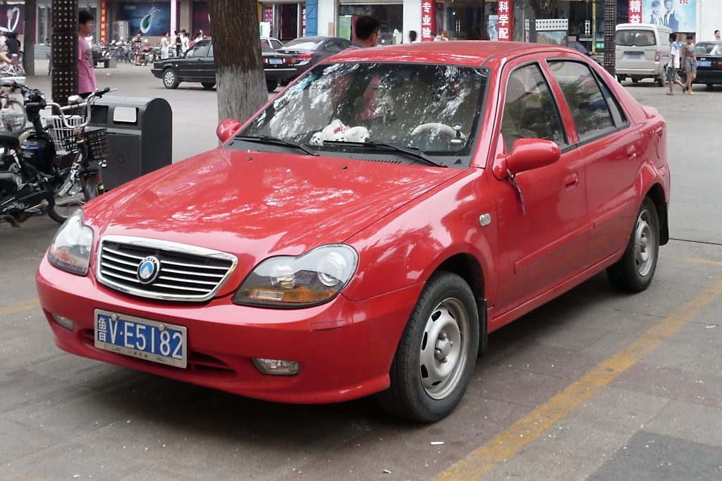 Das Design ist von Mercedes, aber das Auto von Geely (Shouguang, 2.8.11).