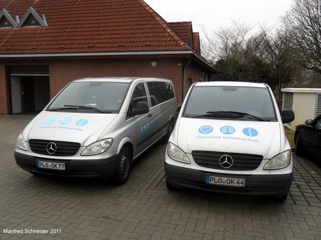 Das Foto zeigt zwei Mercedes Transporter der Ostseeklinik Schnberg Holm. Die Aufnahme war im Dezember 2011.