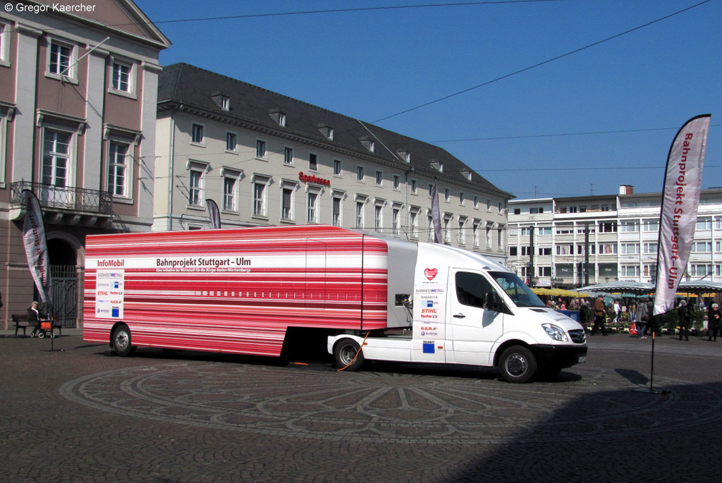 Das Infomobil, das ber das Bahnprojekt Stuttgart-Ulm informiert war am 23.03.2011 am Karlsruher Marktplatz.