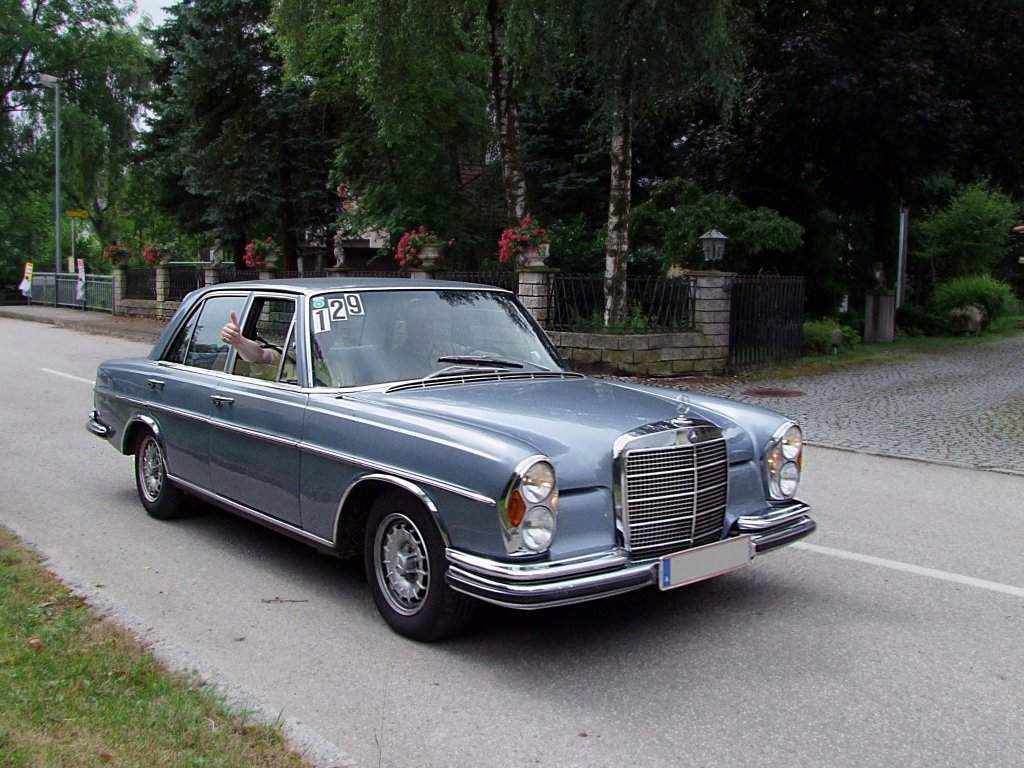  Daumen hoch  fr MB-280SE(W108)Baujahr1971 anlsslich der Wadholz-Classic2010;100718
