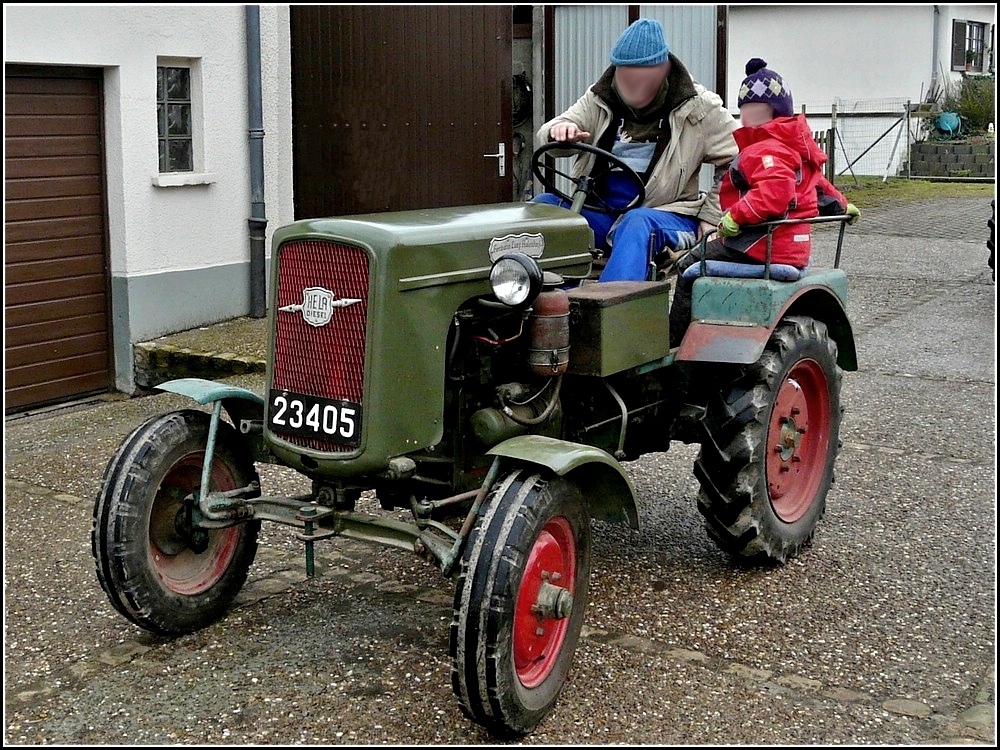 Der Besitzer dieses Hela (Bj 1952) macht eine kleine Rundfahrt mit seinem Gef�hrt. 12.02.2011